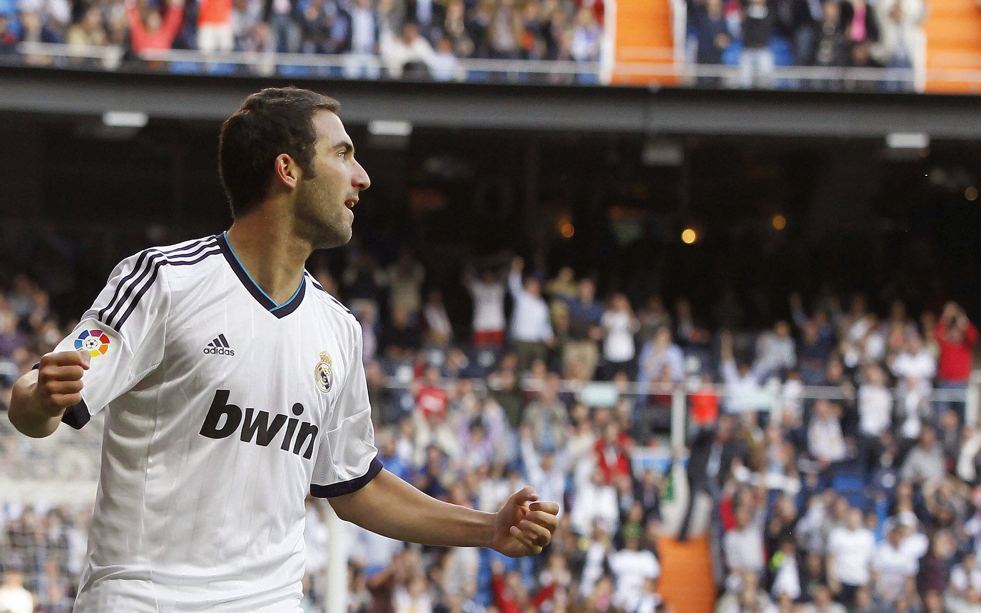 足球战术打法多变比赛观赏性强，足球比赛的战术